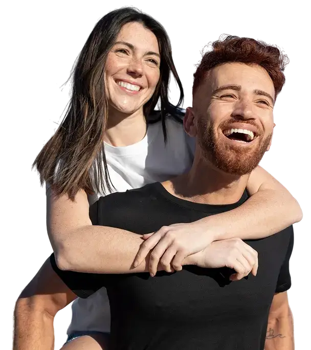Pareja posando juntos 1